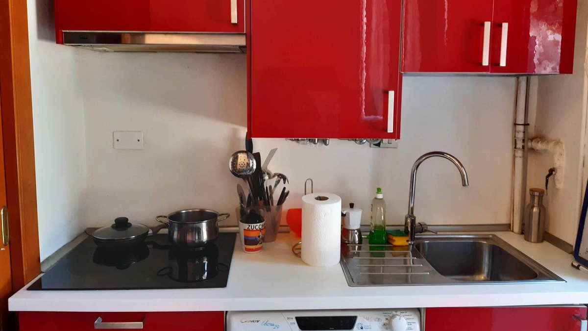 Precotto Apartment | Studio near the metro - WIFI vodafone, 1 GIGA, one thousand mega per second