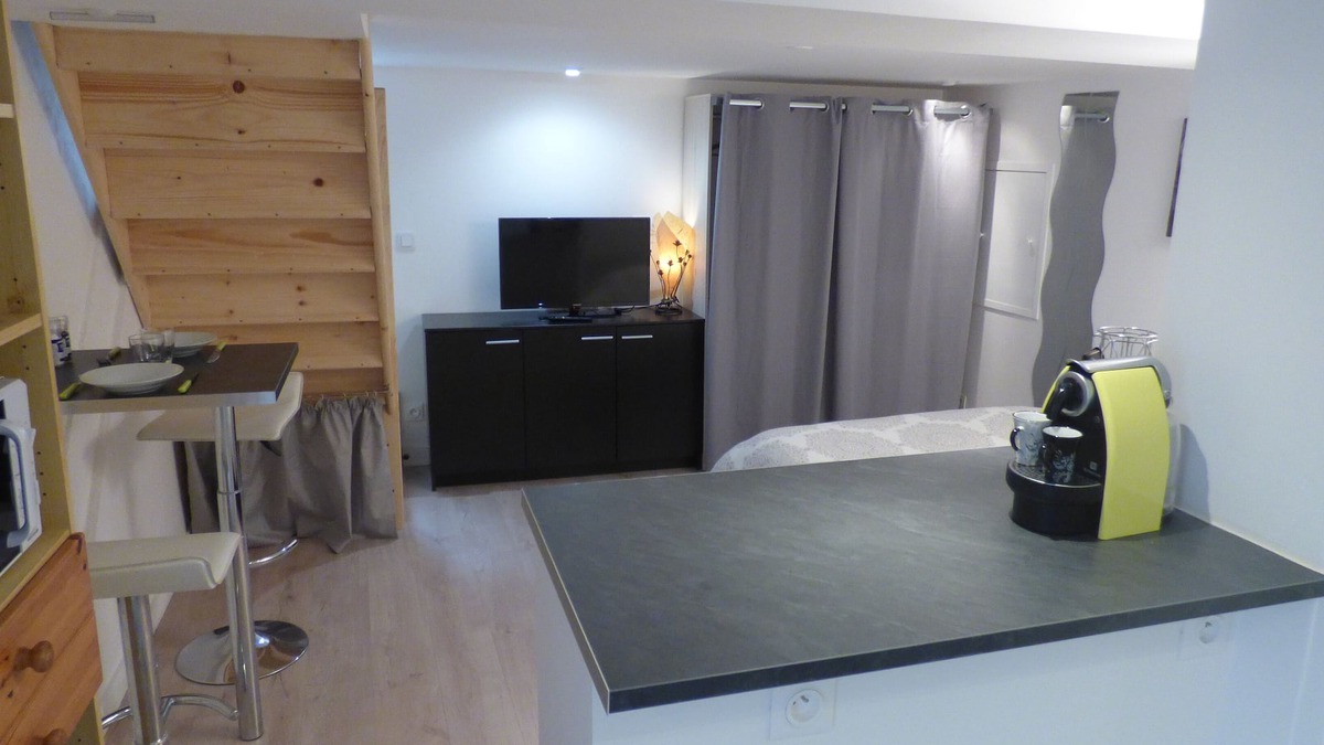 Fontenay-le-Comte House | Studio Neuf Avec Courette Privative