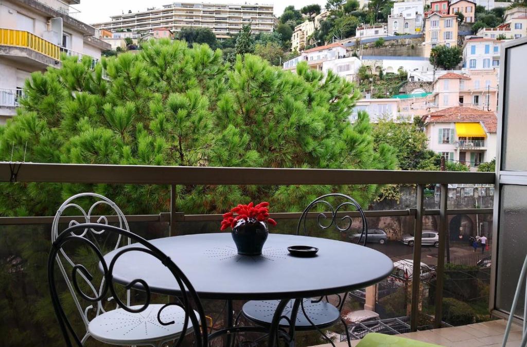 Mantega Apartment | Studio Nice colline avec parking privé