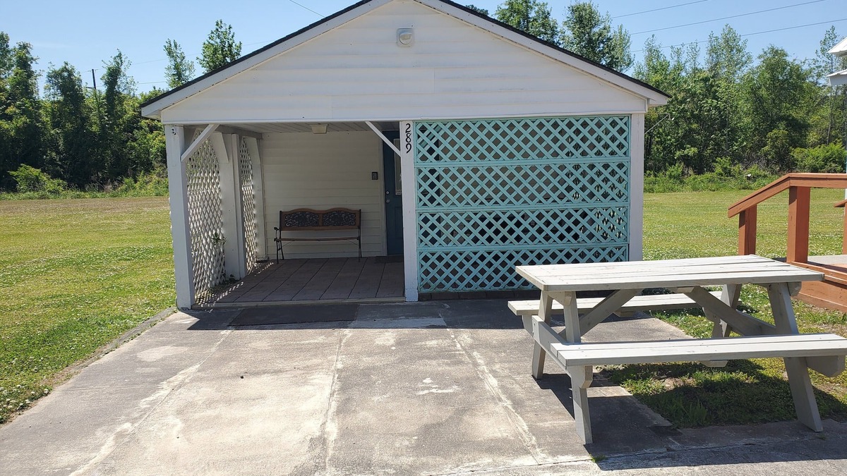 Core Creek Apartment | Studio-:Now Lower prices! Bring your boat for summer and fall fishing