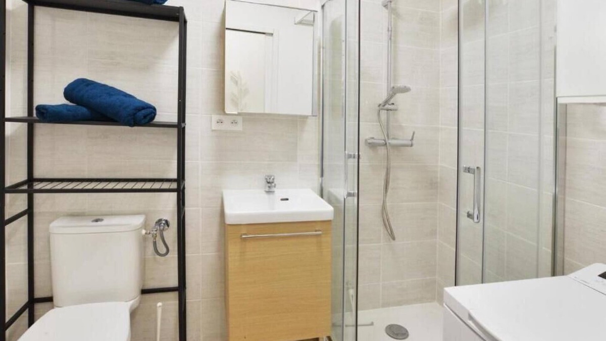 Quartier Chatillon Apartment | Studio on quiet courtyard in town center