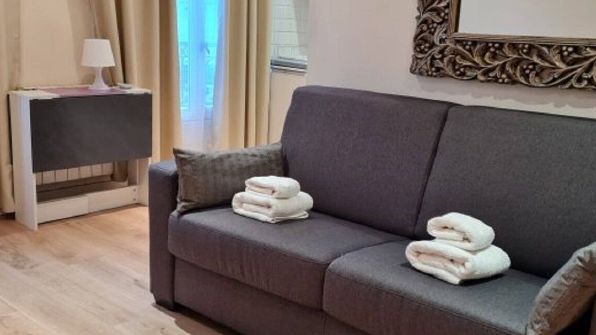 Notre-Dame-des-Champs Apartment | Studio on Rue Vavin with courtyard view