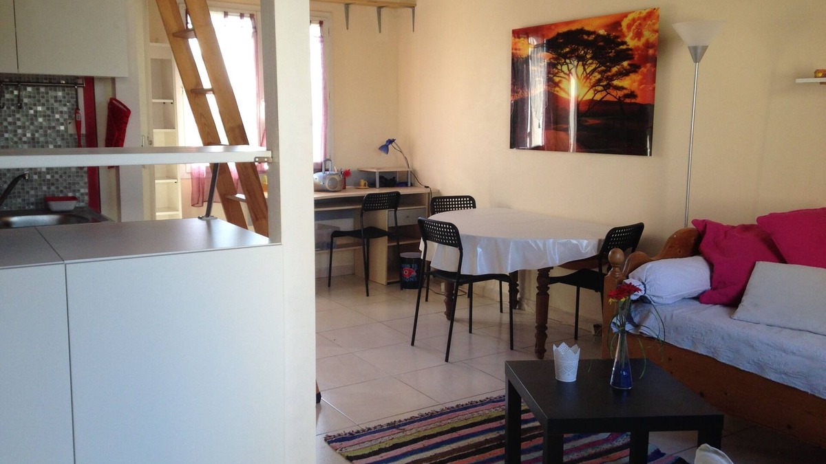 Aiguelongue Apartment | Studio on second floor of a villa, residential area, near streetcar and park