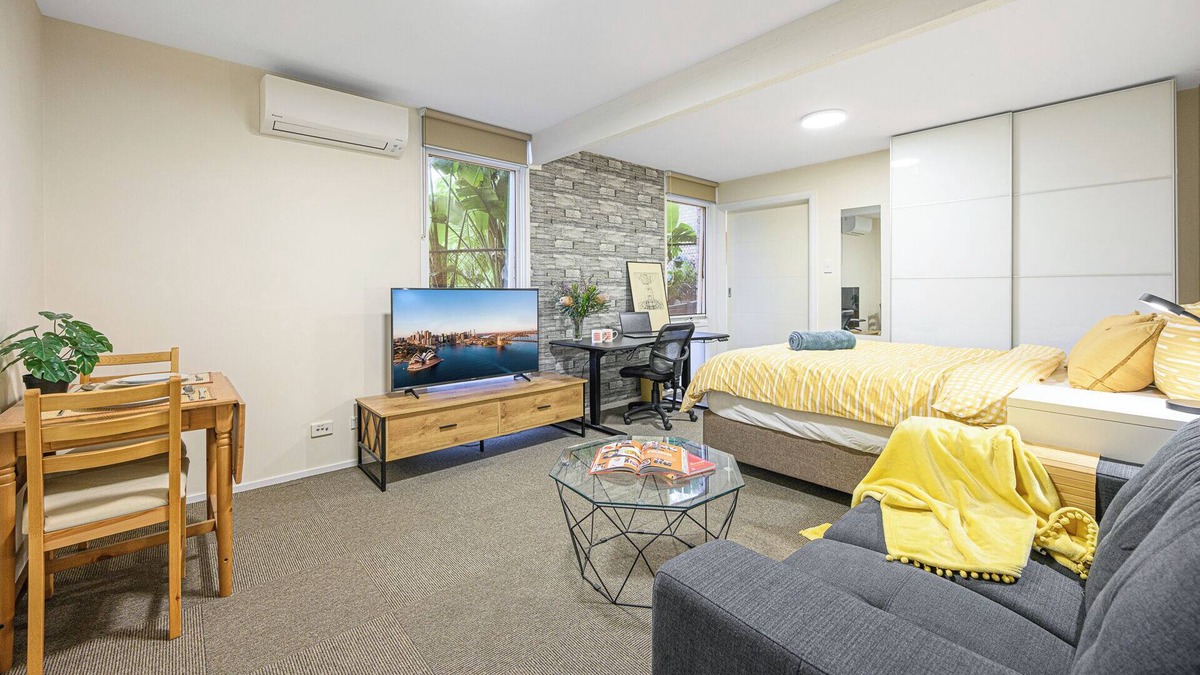 St Ives Chase Apartment | Studio on the National Park Edge