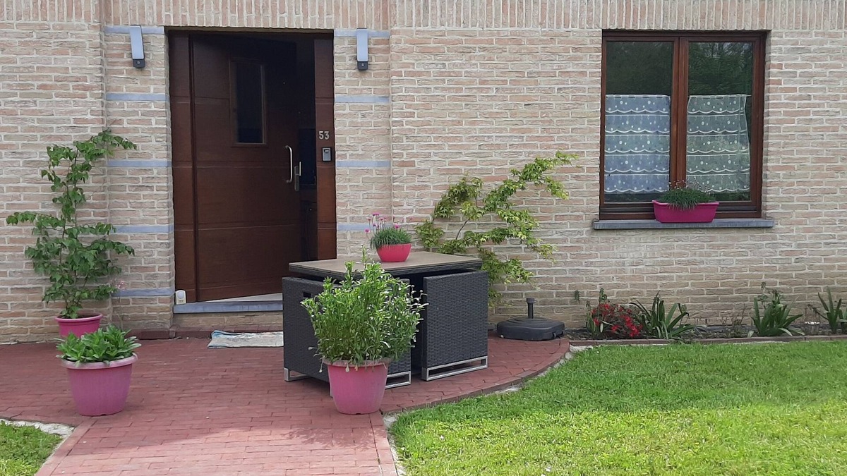 Malonne Apartment | Studio on the ground floor - entrance parking garden private terrace