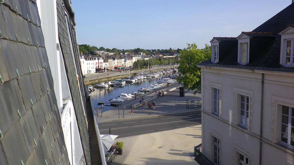 Vannes Apartment | Studio on the port of Vannes for 2 people - self-contained arrival. Free WiFi