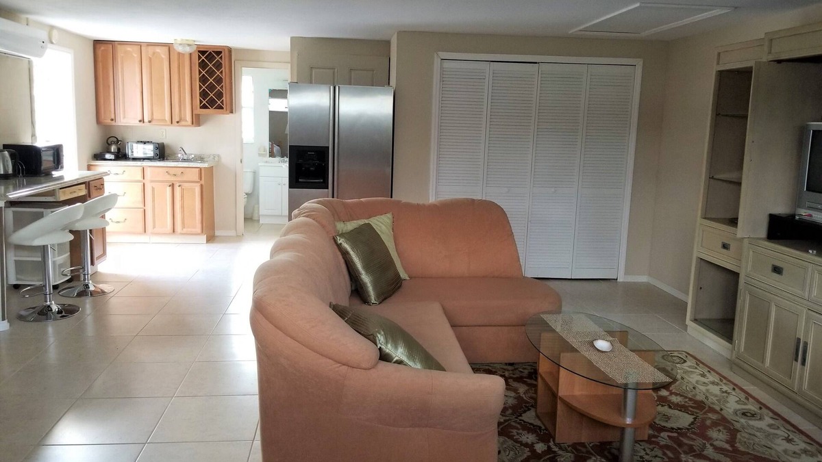 Laurel Apartment | Studio On Walking Distance To "Kasey Kay" Beach