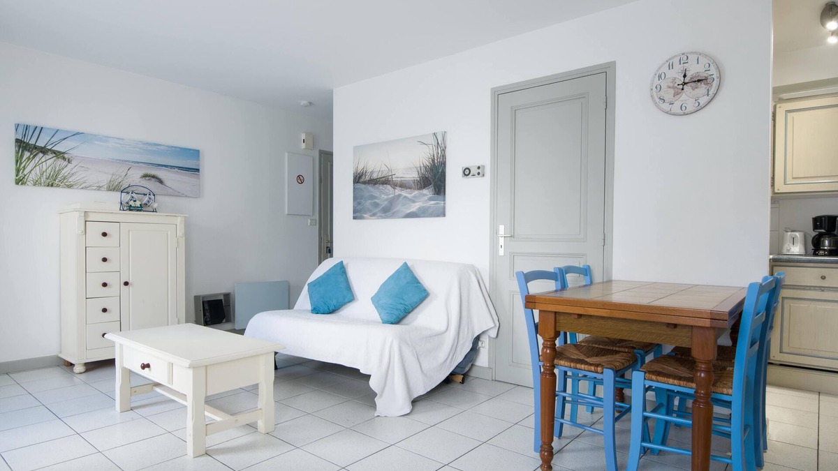 Saint-Amand-Magnazeix Apartment | Studio ORNEAU .