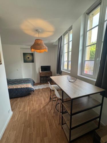 Mayenne Apartment | Studio Pensée - Proche centre ville