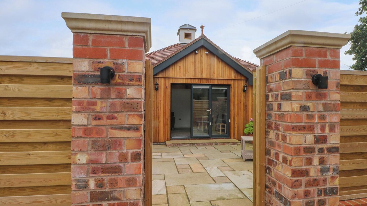 Chester Cottage | STUDIO, pet friendly, country holiday cottage in Christleton