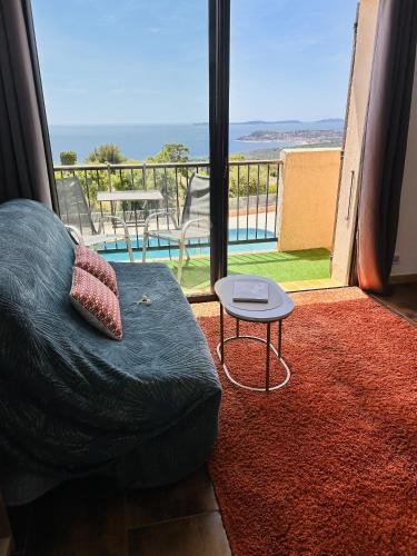 La Croix-Valmer Apartment | STUDIO POOL HOUSE MDT 2 ETOILES VUE MER PANORAMIQUE AMAZING SEA VIEW WIFI LINGE LINEN INCLUT AIRCONDITIOn
