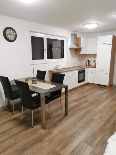 St. Niklaus Apartment | Studio Rämschfädra