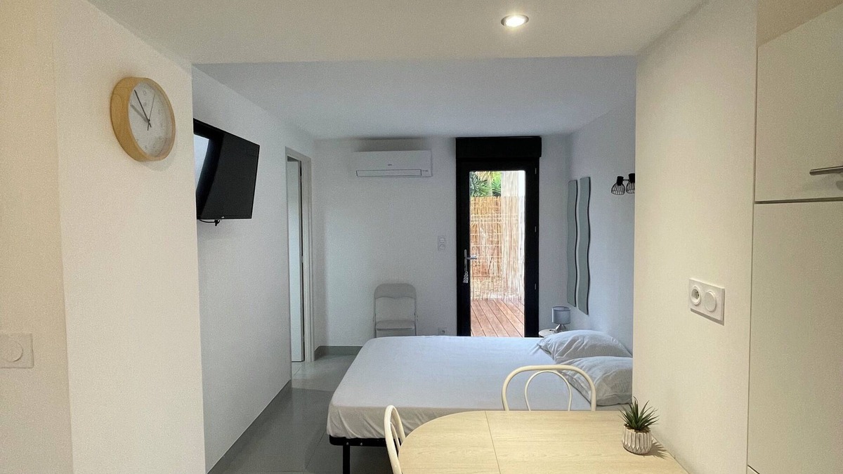 Beziers Apartment | Studio rental (minimum 2 nights).