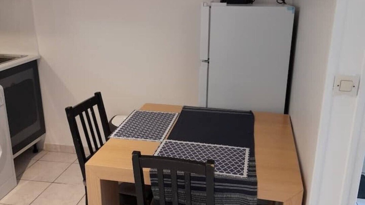 Courlancy Apartment | STUDIO ROUGE 5 minutes from REIMS Cathedral