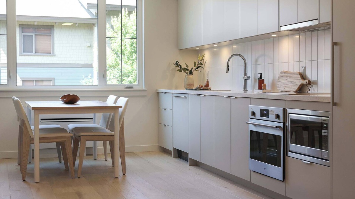 Rossland Apartment | Studio | Sleeps 2-4 | The Crescent Condos