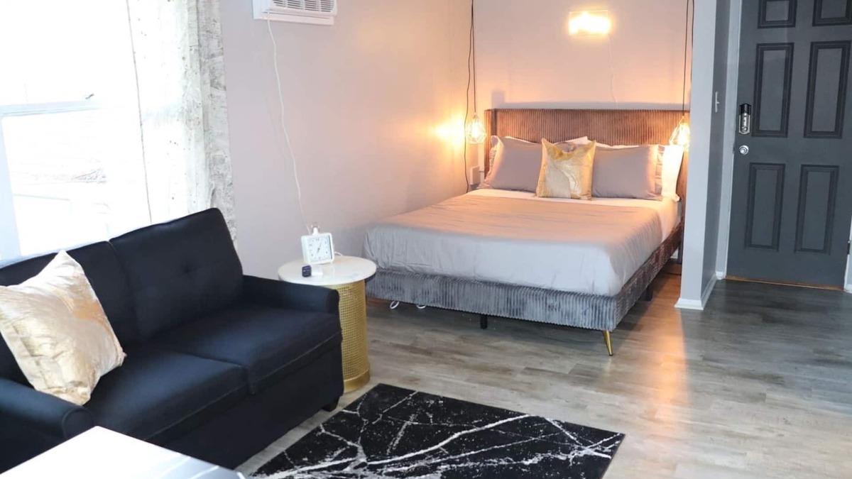 Oswego Apartment | Studio - Sleeps 3 - 2 mins from Downtown Oswego
