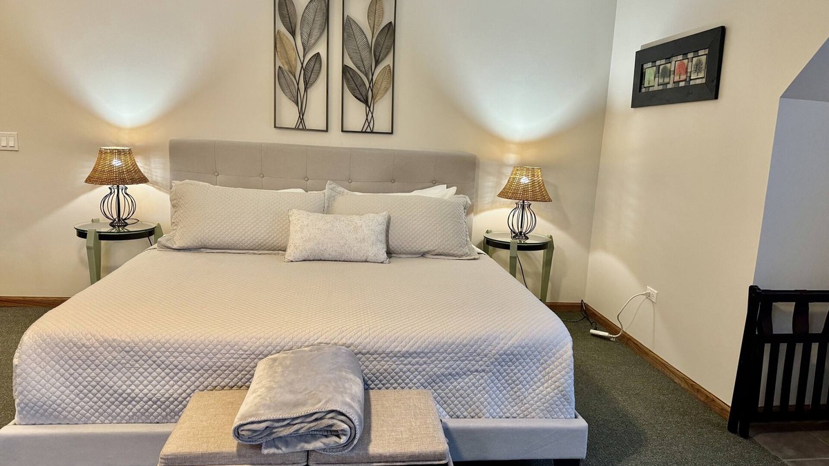 Plato Center Apartment | Studio Sleeps Four - Just Two Minutes Off The Highway