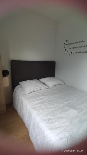 Parigne-lʼEveque Apartment | Studio Smarty