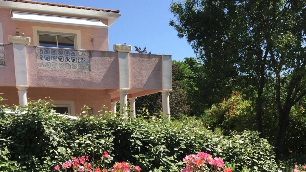 Lodeve Apartment | Studio Sous Villa de 70m2 Avec Jardin Privatif et Terrasse de 50m2