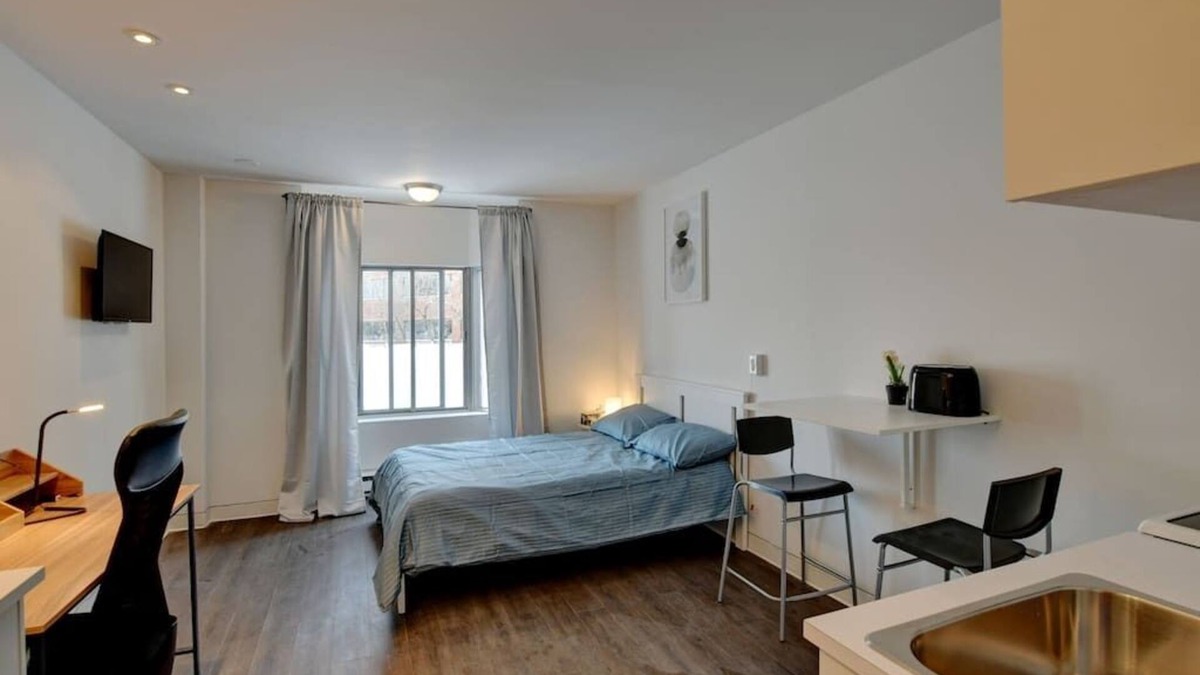 Laval Apartment | Studio Spacieux Laval, tout inclue, wifi, parking