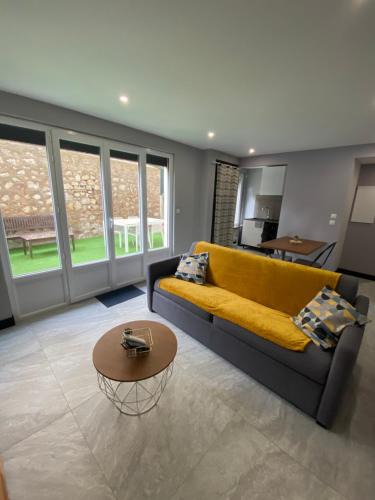 Mandelieu-la-Napoule Beach Apartment | Studio standing bord de mer