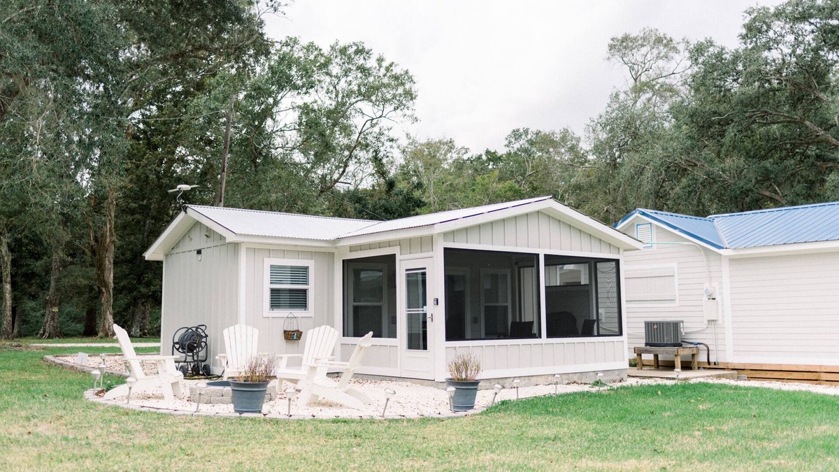 Jennings Apartment | Studio style Cabana on the river