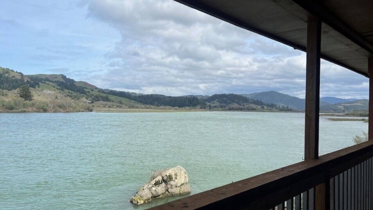 Gold Beach Resort | Studio Suite #38 River Front