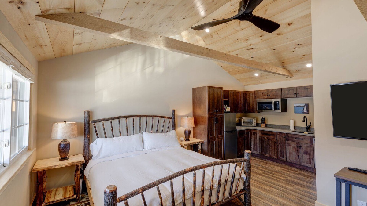 Sunapee Hotel | Studio Suite #9 at The Lodge | Minutes from Sunapee Harbor & Mount Sunapee