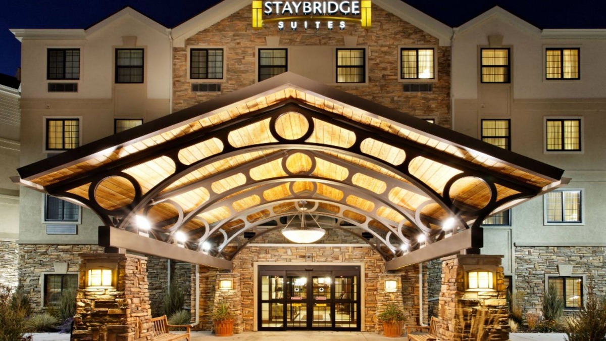 Rochester Apartment | Studio Suite! Free Breakfast + Shared Pool & Hot Tub. Great for Business Travelers!