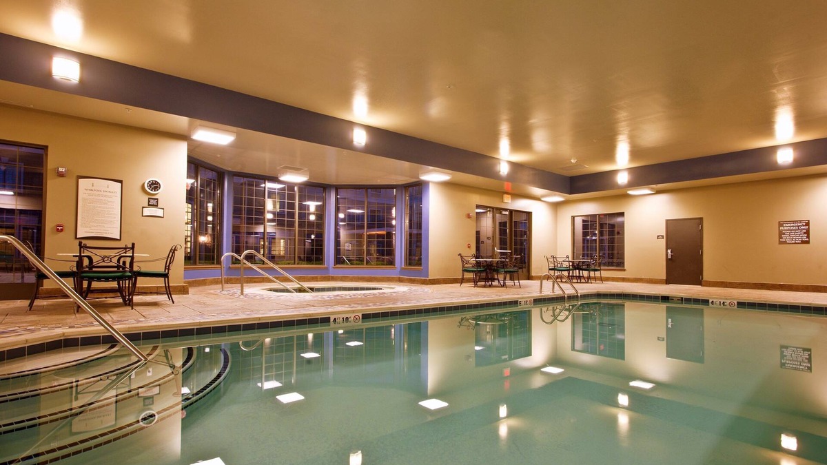 Novi Apartment | Studio Suite - FREE Breakfast Buffet, Business + Fitness Center Access