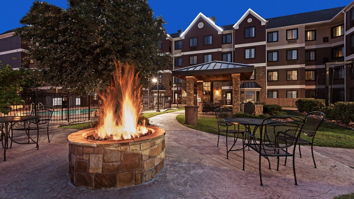 South Tulsa Apartment | Studio Suite in Tulsa | FREE Breakfast + Fitness Center