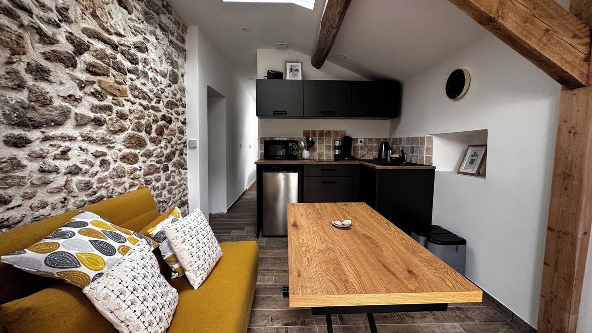 Saint-Mars-d'Outille Apartment | Studio T1 with courtyard