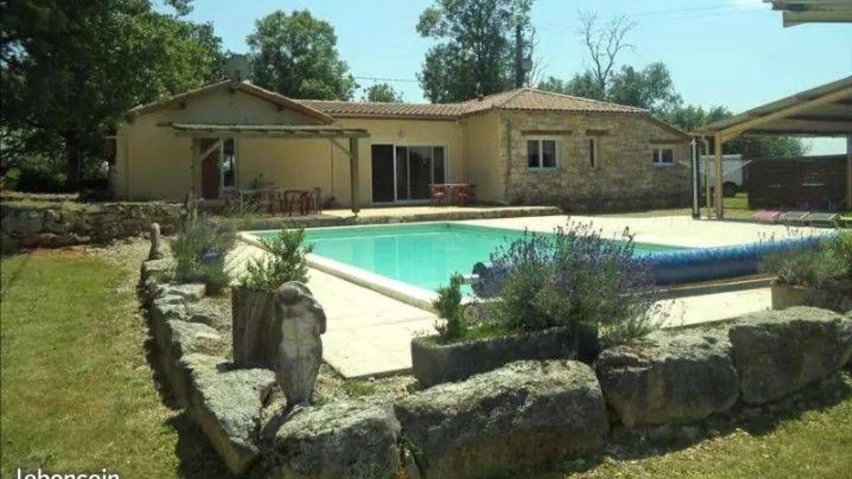 Carayac Apartment | Studio The Unknown Address 30m2 with Pool wifi in the wild Rare!