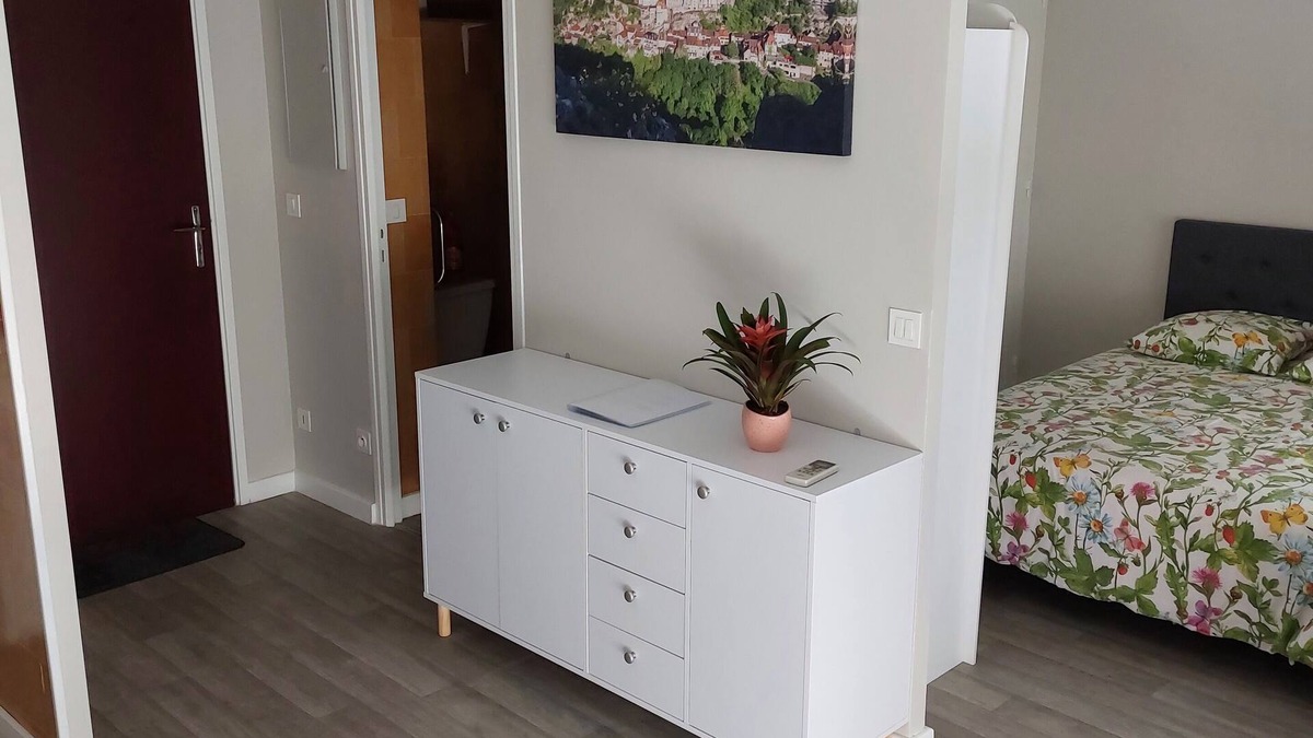 Gramat Apartment | Studio type T2, hypercentre, furnished with air conditioning and parking