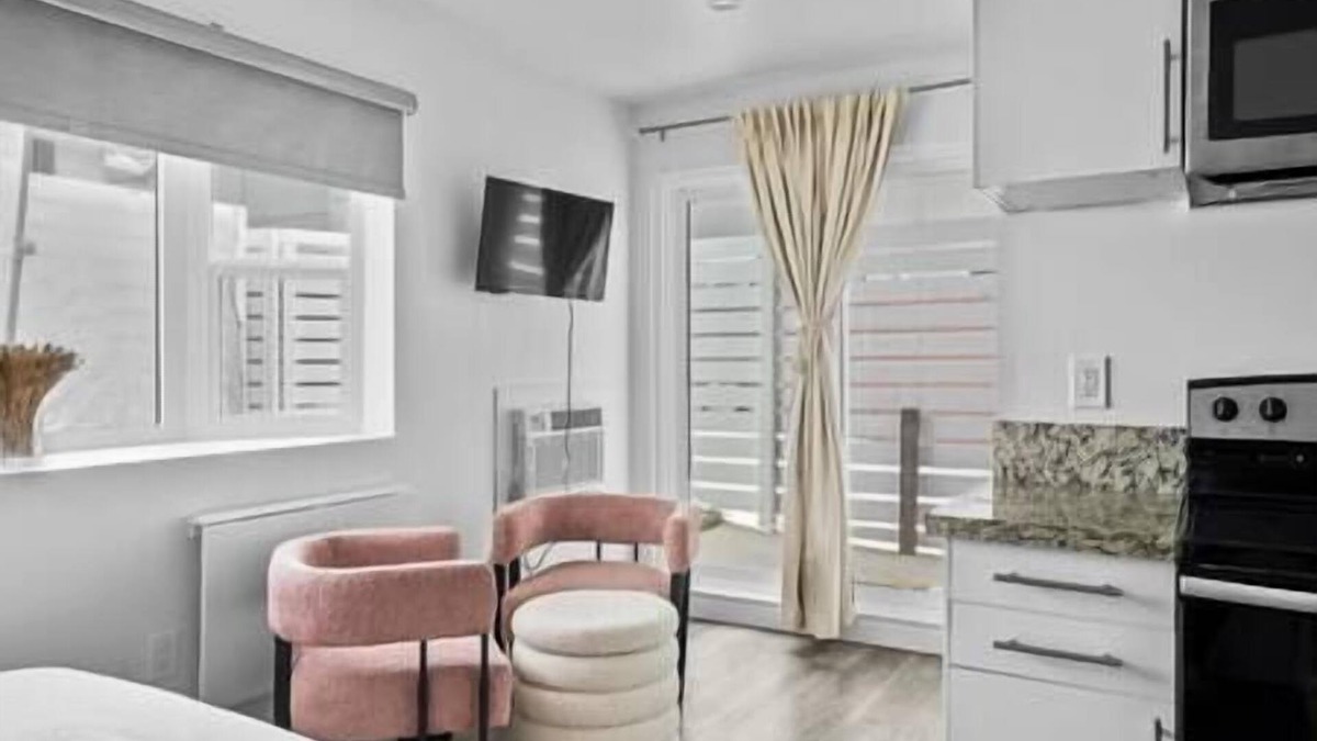 University Heights Apartment | Studio Verde- Free Parking, Central North Park