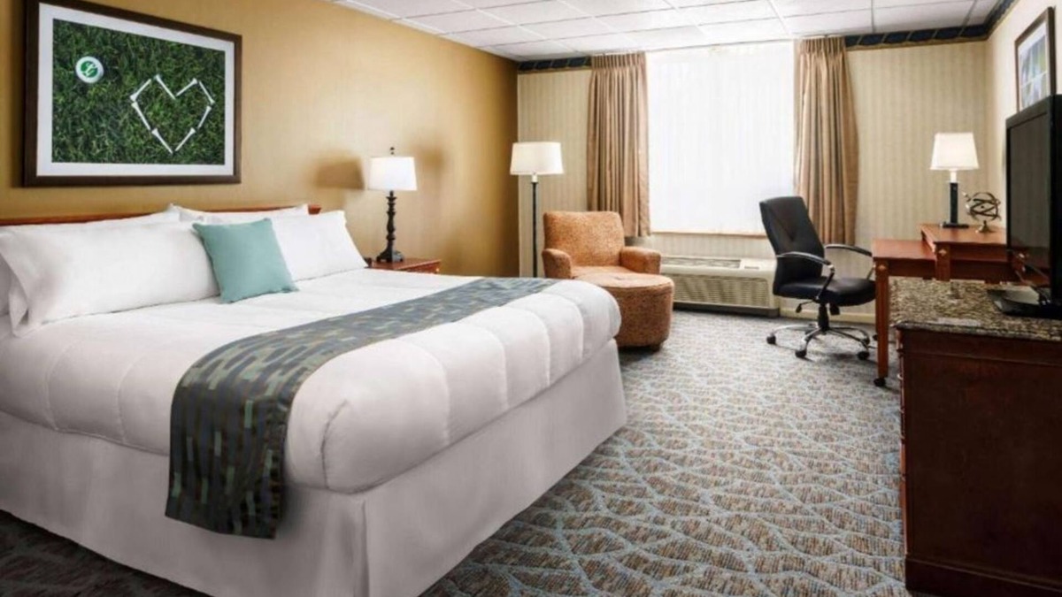 Cheat Lake Apartment | Studio w Indoor Pool & Spa Sauna at Lakeview Golf Resort