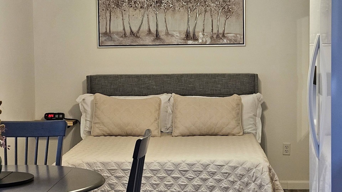 Phenix City Apartment | Studio w/spacious bathroom 14 miles to Ft Benning/Ft Moore
