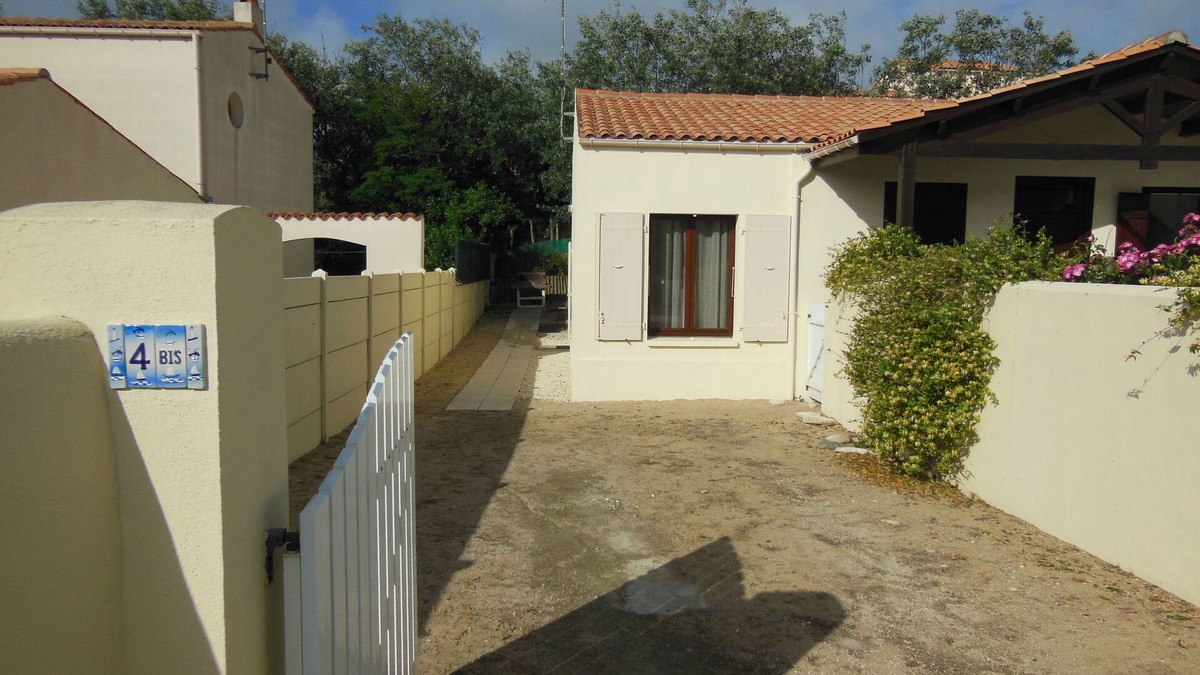 Saint-Pierre-d'Oleron Apartment | Studio with covered terrace 150m from Matha beach