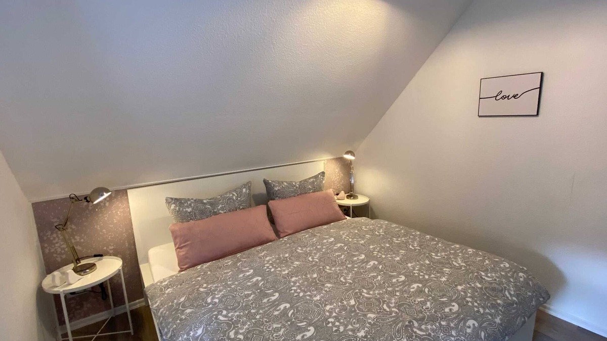 Osterholz-Scharmbeck Apartment | Studio with garden view and balcony - bed&breakfast Worpsweder Blick