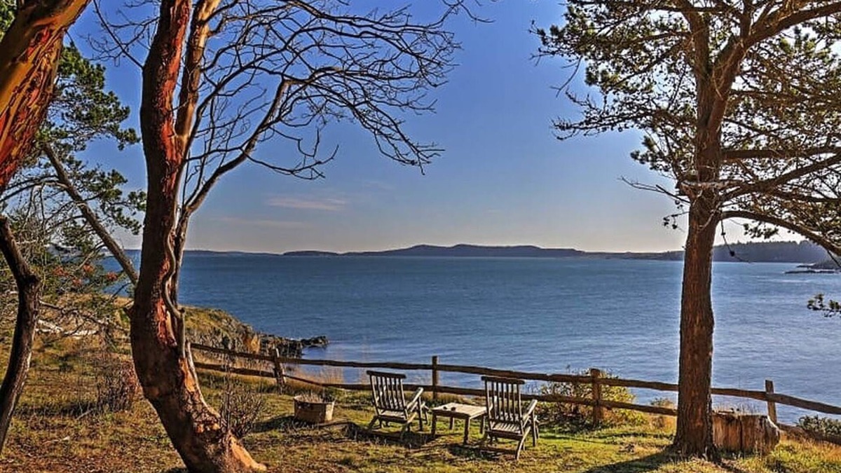Friday Harbor Apartment | Studio with a View!