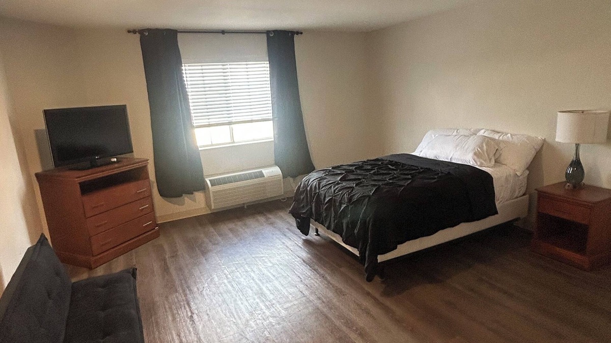 Willowbrook Apartment | Studio with AC, fitness room, WiFi in Houston