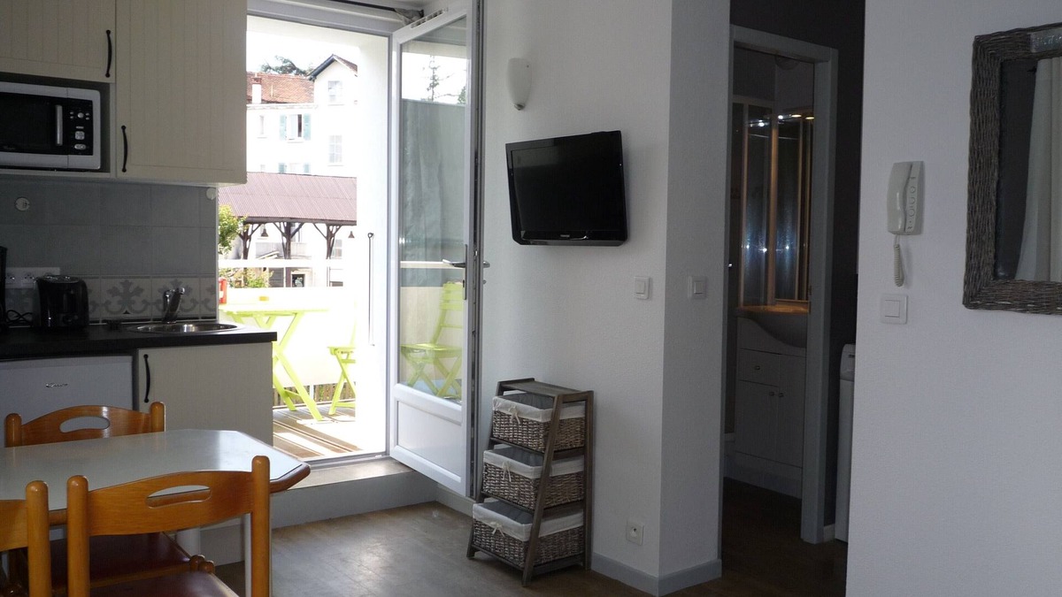 Thonon-les-Bains Apartment | Studio with balcony in the center of Thonon, near the thermal baths, 2 people