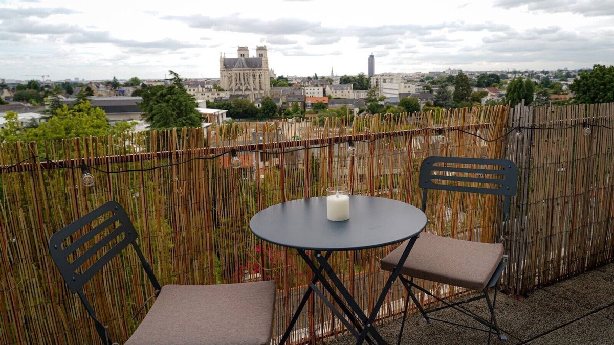 Coudray Apartment | Studio with balcony and view of Nantes