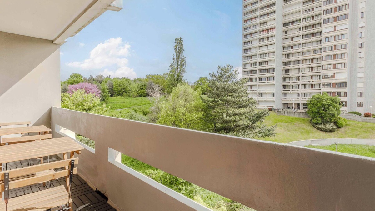 Bagnolet Apartment | Studio with balcony near Paris