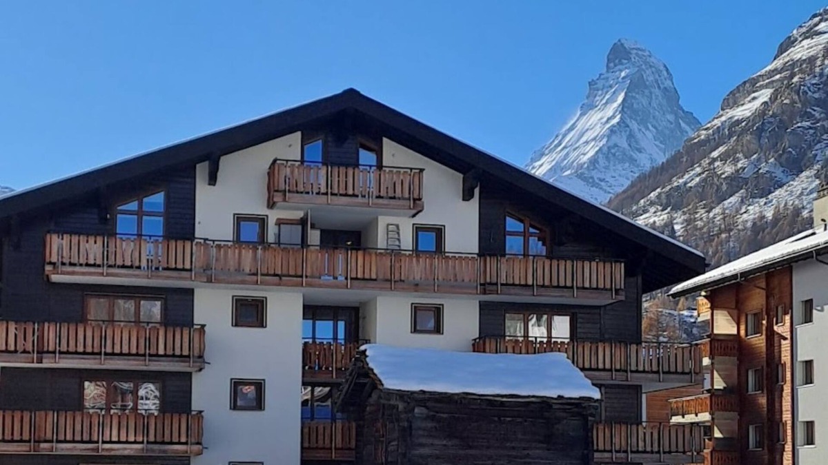 Zermatt Apartment | Studio with balcony, top location.