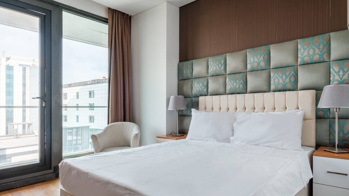 Merter Apartment | Studio with City View Balcony 2 min to Metro