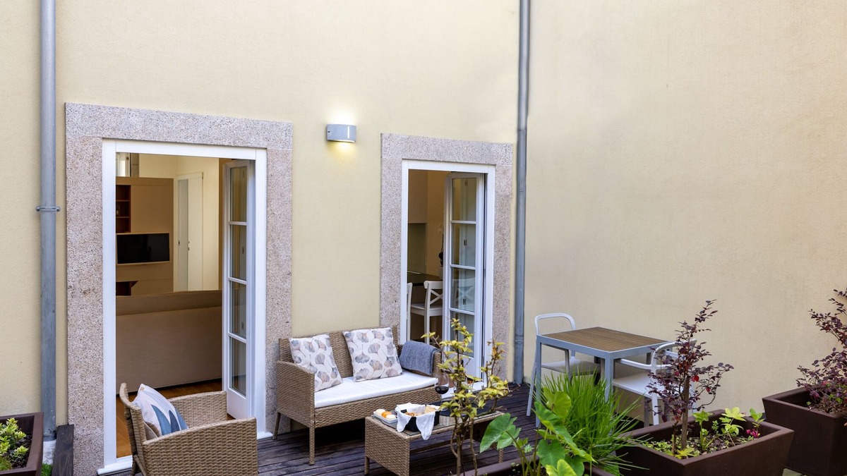 Foz do Douro Apartment | Studio with courtyard, at 3 min walking from the beach and 20 from center by BUS