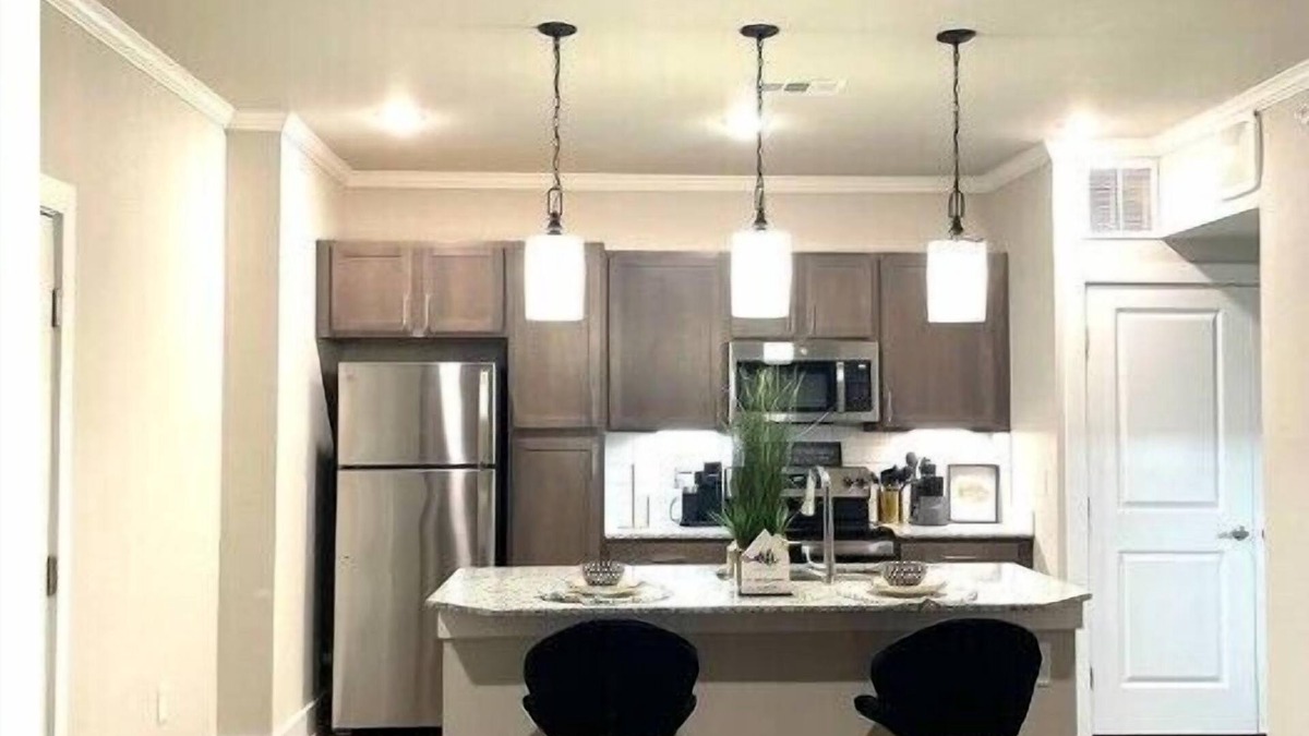 Huntsville Apartment | Studio with Den! Close to MidCity, Providence, The Arsenal, Space Center + more