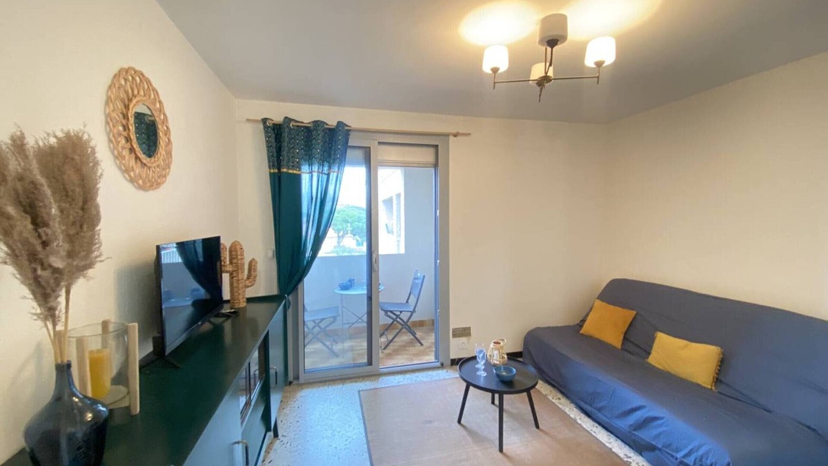 Le Port Apartment | Studio with Private Parking at Canet Port