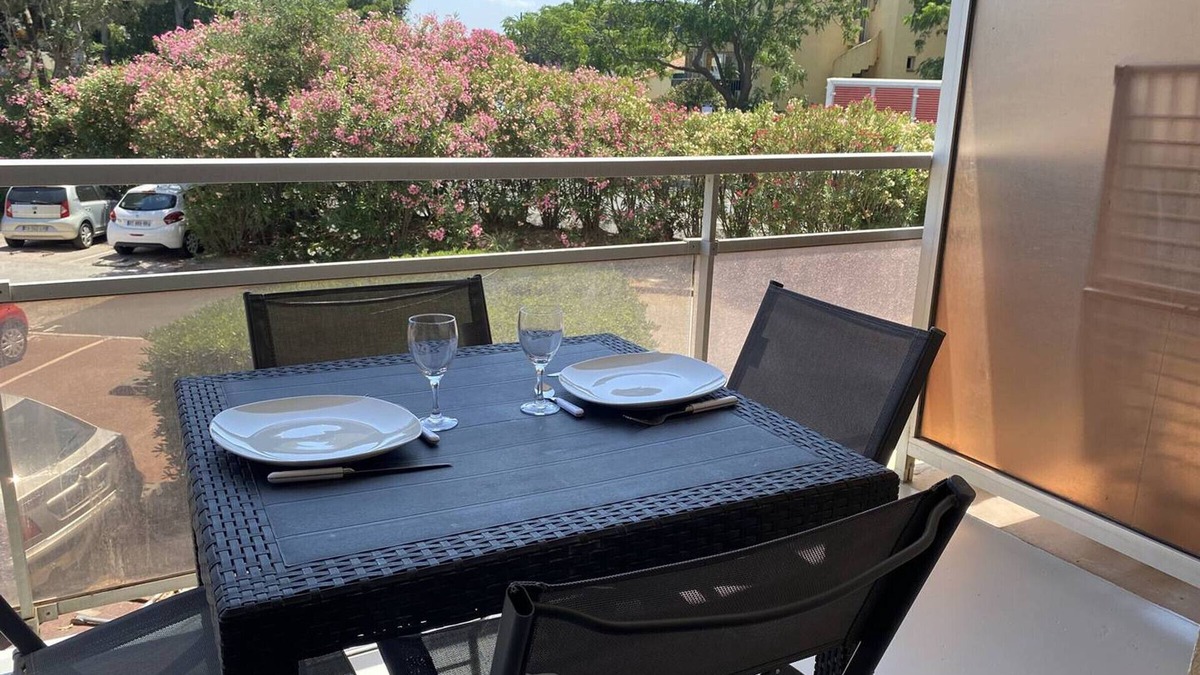 Le Port Apartment | Studio with Terrace and Parking in Canet-en-Roussillon